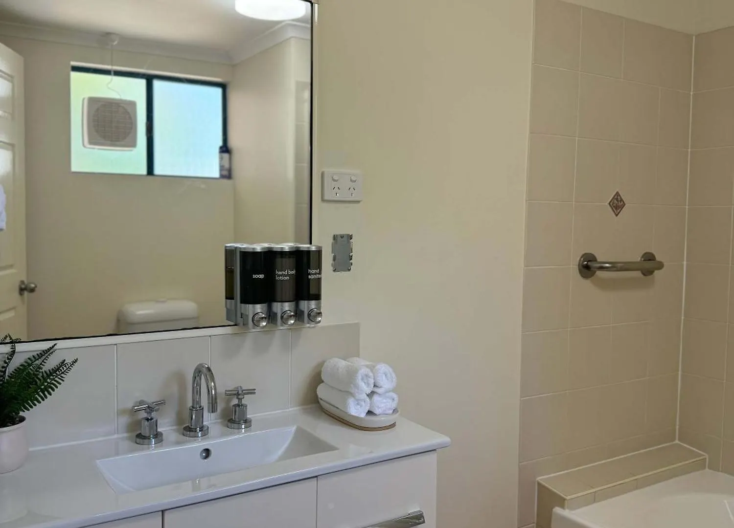 The Anchorage Escape Studio - Steps Away From City, Ferry And Stadium Townsville 0*,  Australia