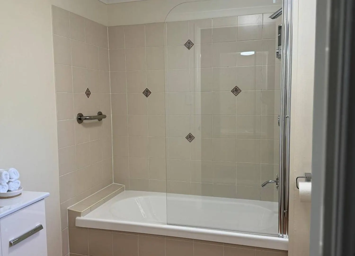 The Anchorage Escape Studio - Steps Away From City, Ferry And Stadium Townsville Apartment